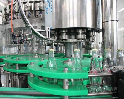 玻璃瓶含氣飲料生產設備批發代理招商 江蘇張家港成飲料機械產業新高地